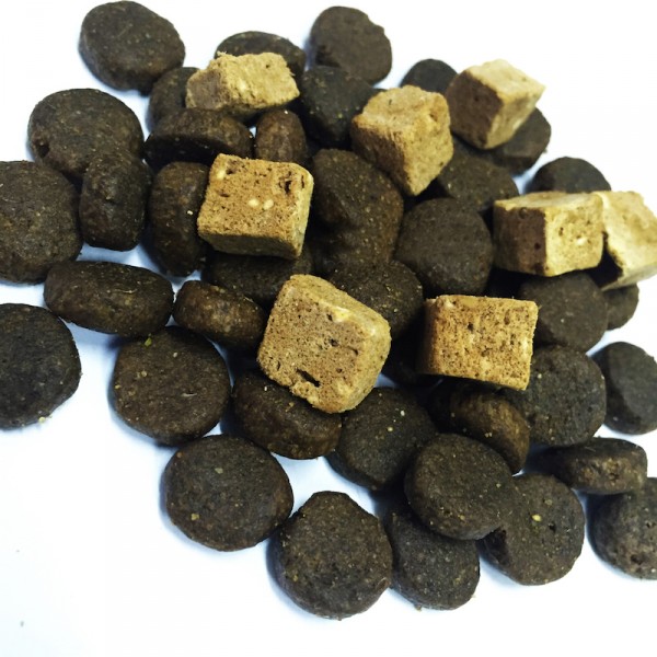 Nutrience SubZero 無穀物 紅肉、海魚全犬配方 (凍乾鮮牛肝) 10kg (紅黑)