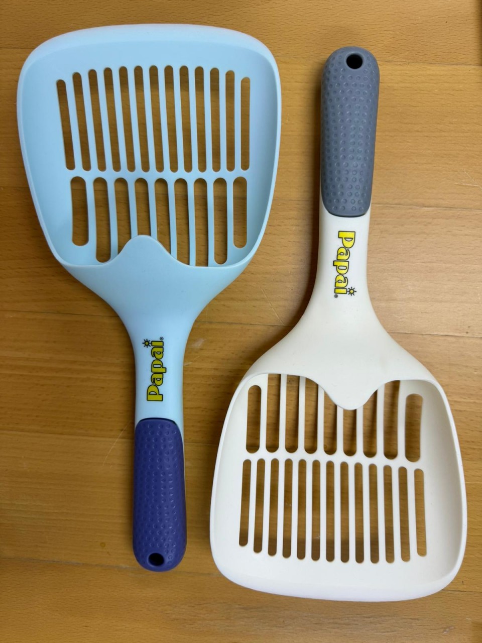凡購買任何貓砂滿$300, 可以以$20優惠價換購Papai 貓砂鏟 乙支 (數量有限, 售完即止)